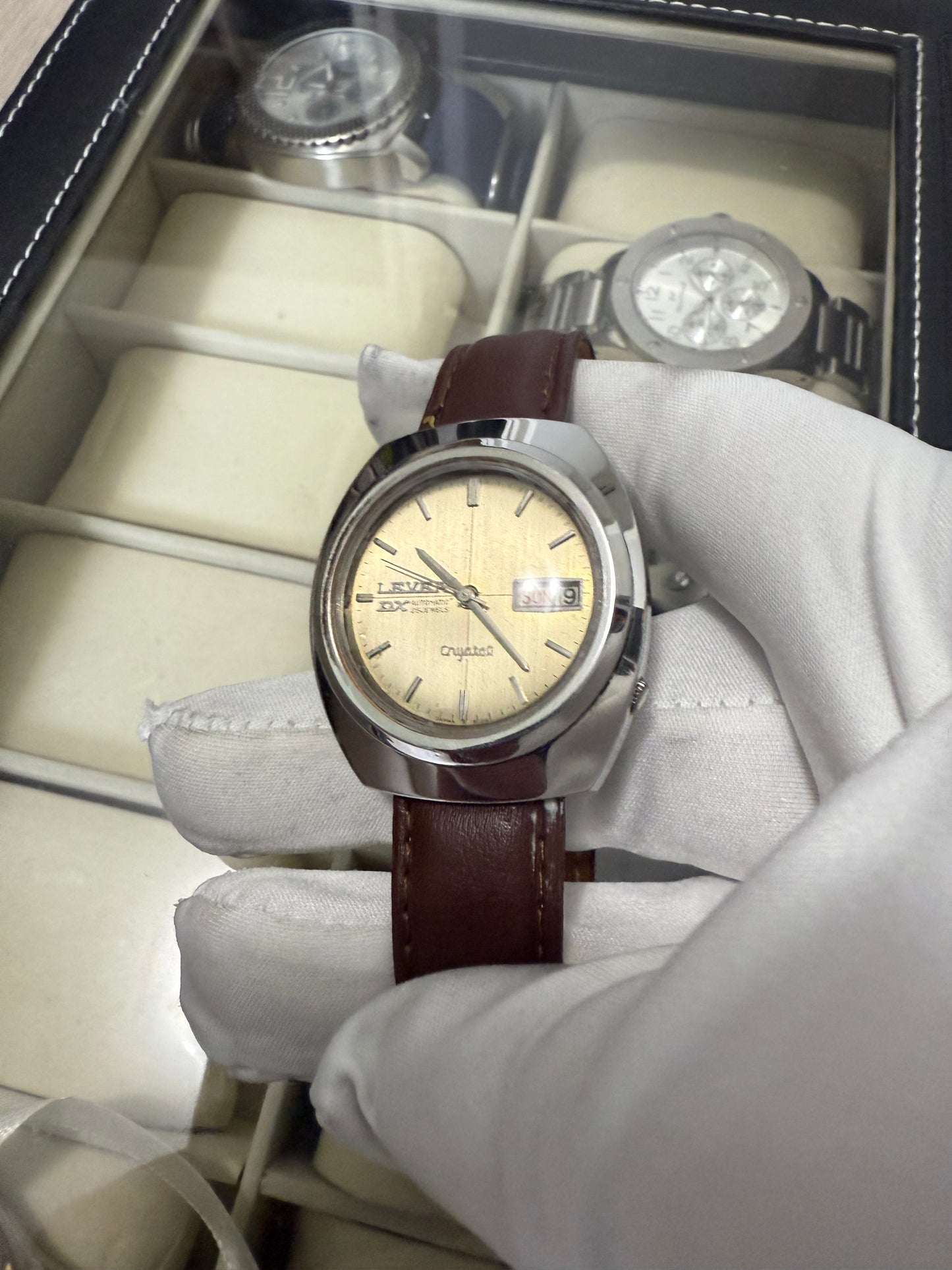 Vintage Lever DX Crystal Automatic 25 Jewels Day-Date Men’s rare Japan watch