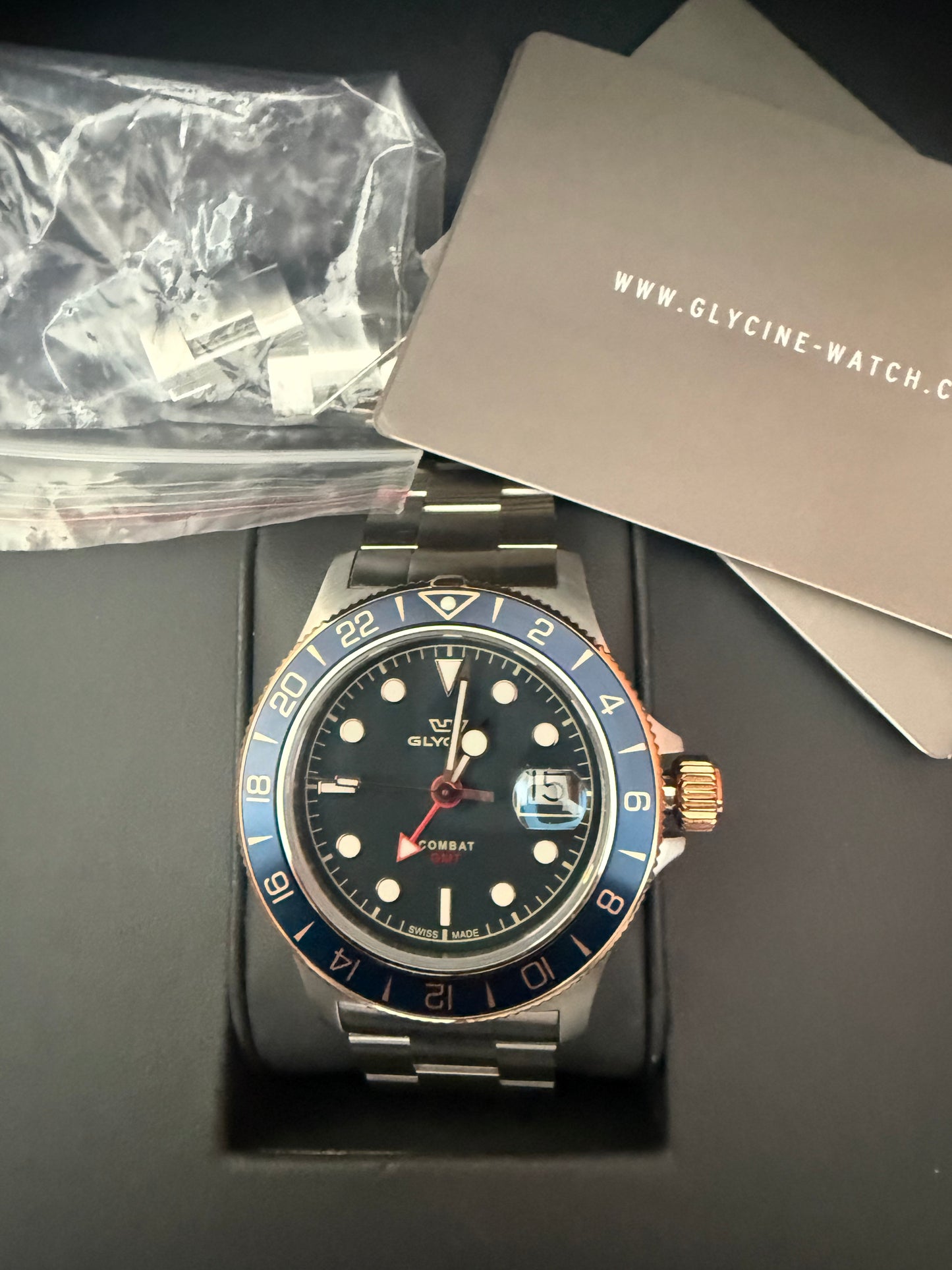 glycine mens combat sub gmt 42mm quartz watch